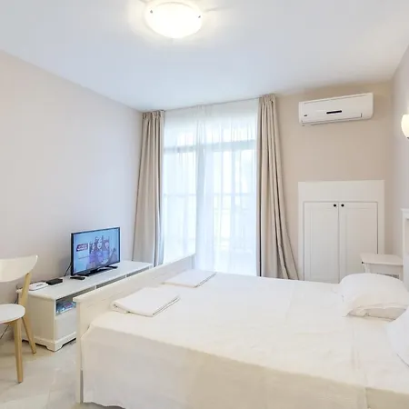 Apartament Flores Garden Beach