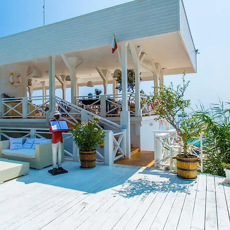 Flores Garden Beach